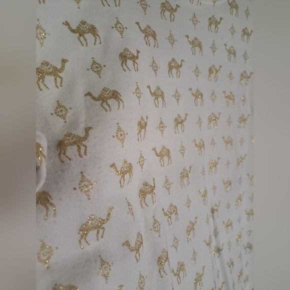 Karen Scott white with Gold Camels Crewneck 3/4 Sleeve Shirt Size Medium - Picture 3 of 6